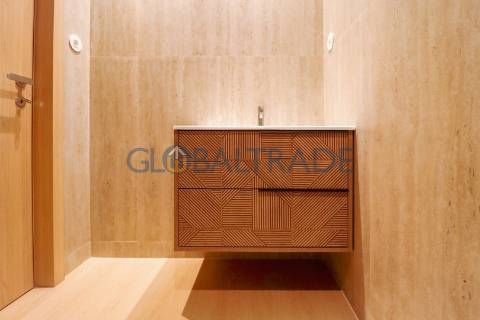 Apartamento T2 Renovado com Terraço em Fânzeres