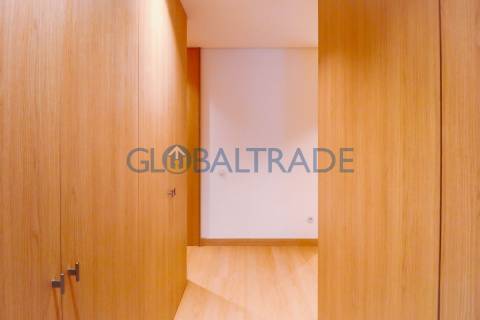 Apartamento T2 Renovado com Terraço em Fânzeres