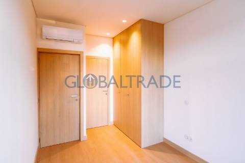 Apartamento T2 Renovado com Terraço em Fânzeres