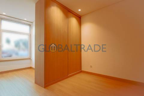 Apartamento T2 Renovado com Terraço em Fânzeres