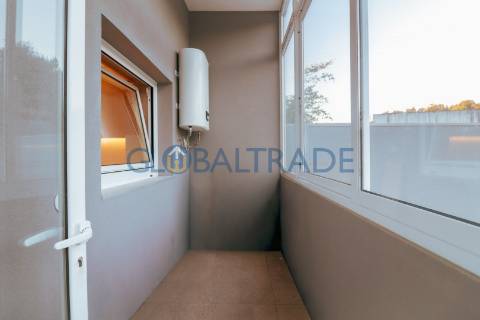 Apartamento T2 Renovado com Terraço em Fânzeres