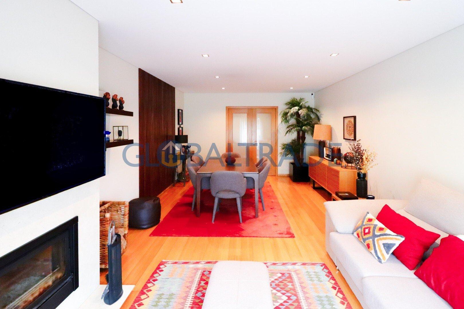 Apartamento T3 com terraço em Pedrouços