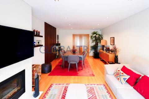 Apartamento T3 com terraço em Pedrouços