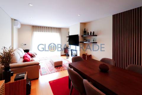 Apartamento T3 com terraço em Pedrouços