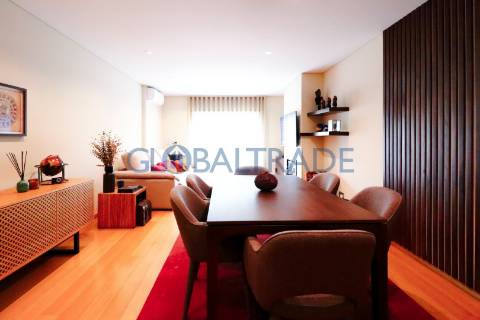 Apartamento T3 com terraço em Pedrouços