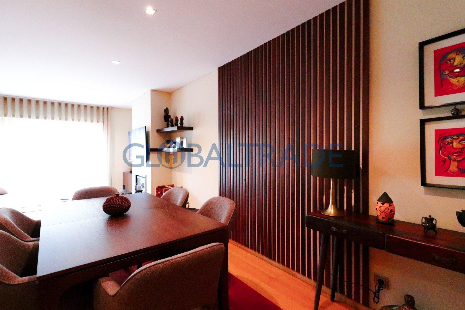 Apartamento T3 com terraço em Pedrouços