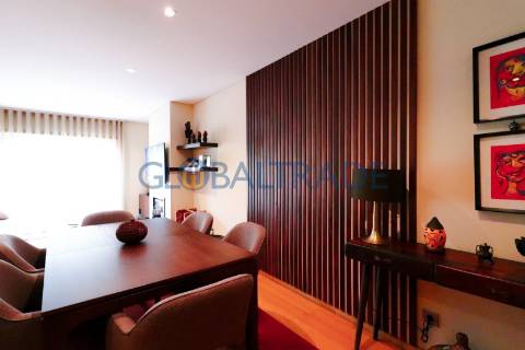 Apartamento T3 com terraço em Pedrouços