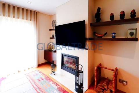 Apartamento T3 com terraço em Pedrouços