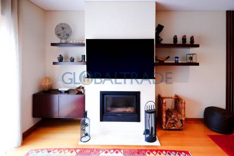 Apartamento T3 com terraço em Pedrouços