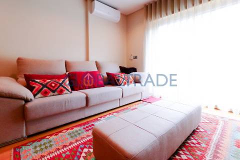 Apartamento T3 com terraço em Pedrouços
