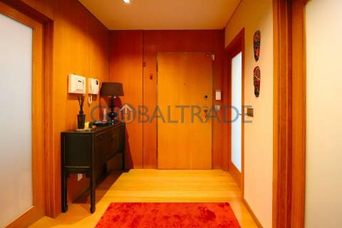 Apartamento T3 com terraço em Pedrouços