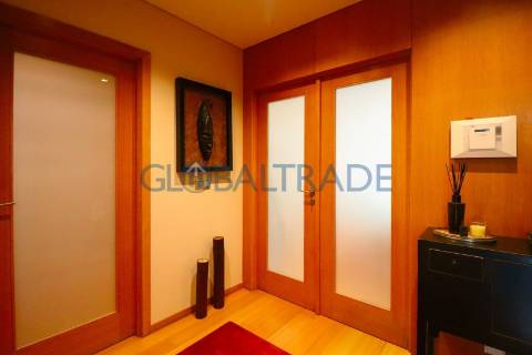 Apartamento T3 com terraço em Pedrouços