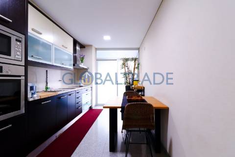 Apartamento T3 com terraço em Pedrouços