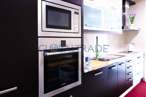 Apartamento T3 com terraço em Pedrouços