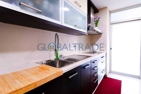 Apartamento T3 com terraço em Pedrouços