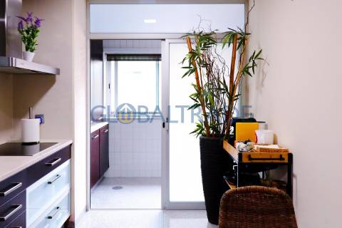 Apartamento T3 com terraço em Pedrouços