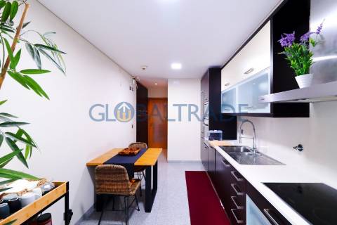 Apartamento T3 com terraço em Pedrouços