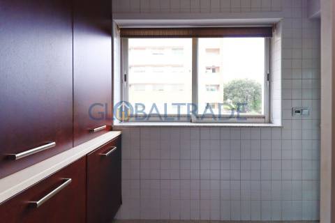 Apartamento T3 com terraço em Pedrouços