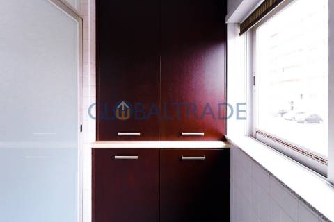 Apartamento T3 com terraço em Pedrouços