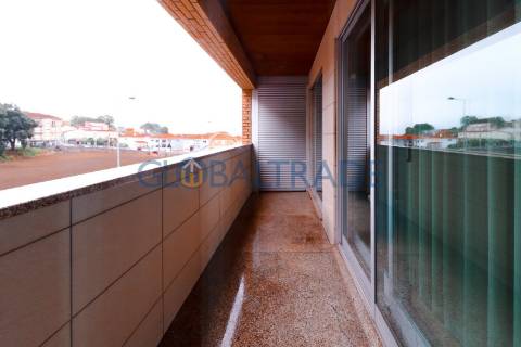 Apartamento T3 com terraço em Pedrouços