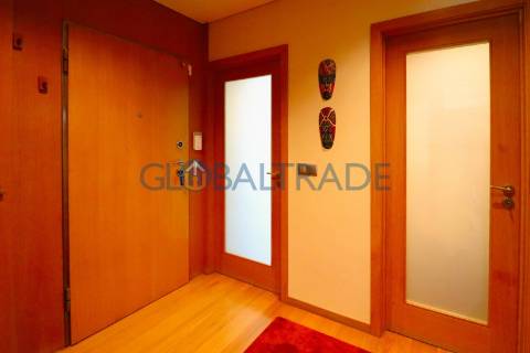 Apartamento T3 com terraço em Pedrouços