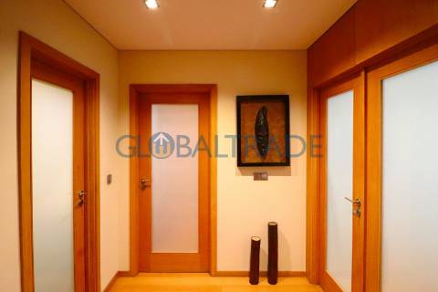 Apartamento T3 com terraço em Pedrouços