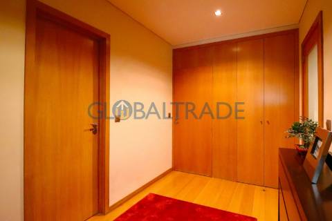 Apartamento T3 com terraço em Pedrouços