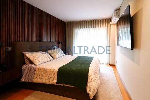 Apartamento T3 com terraço em Pedrouços