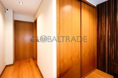 Apartamento T3 com terraço em Pedrouços