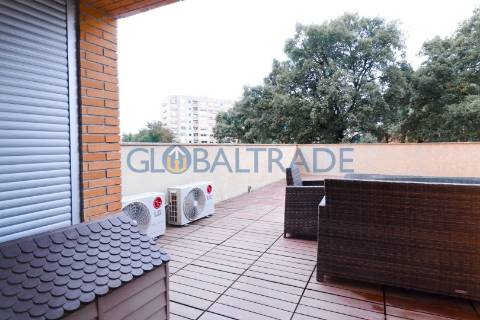 Apartamento T3 com terraço em Pedrouços