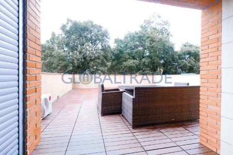 Apartamento T3 com terraço em Pedrouços