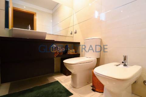 Apartamento T3 com terraço em Pedrouços