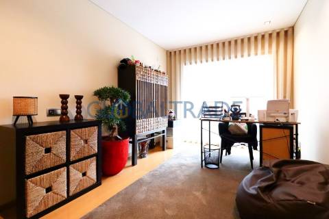 Apartamento T3 com terraço em Pedrouços