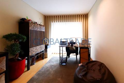 Apartamento T3 com terraço em Pedrouços