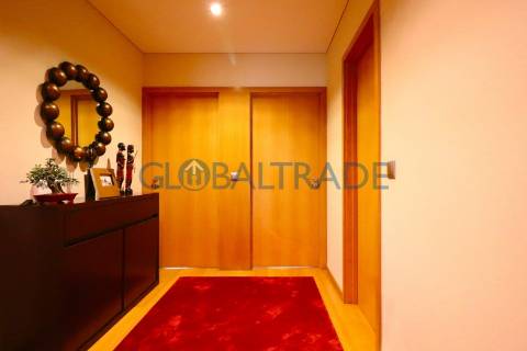 Apartamento T3 com terraço em Pedrouços