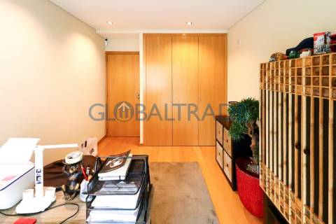 Apartamento T3 com terraço em Pedrouços