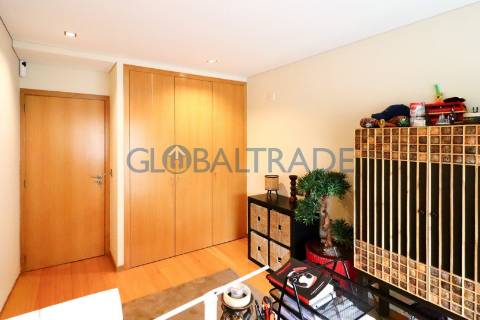 Apartamento T3 com terraço em Pedrouços