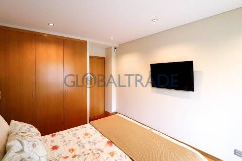 Apartamento T3 com terraço em Pedrouços