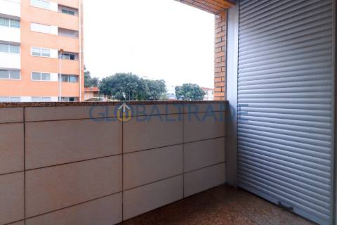 Apartamento T3 com terraço em Pedrouços