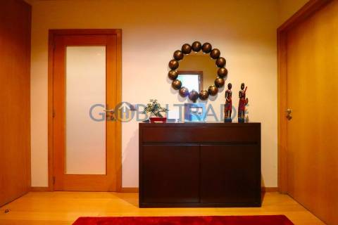 Apartamento T3 com terraço em Pedrouços