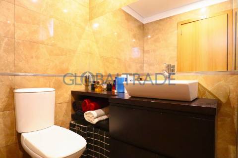 Apartamento T3 com terraço em Pedrouços