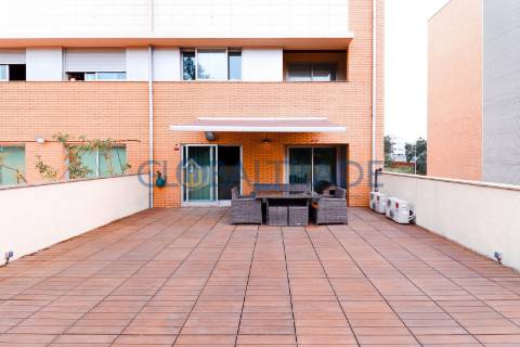 Apartamento T3 com terraço em Pedrouços