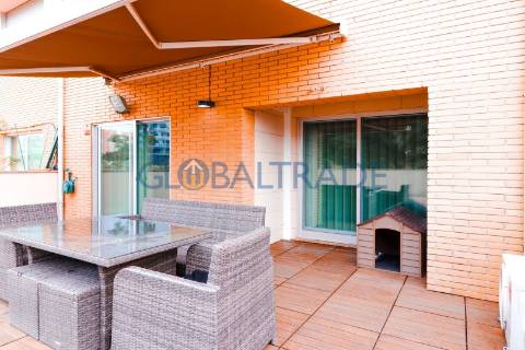 Apartamento T3 com terraço em Pedrouços