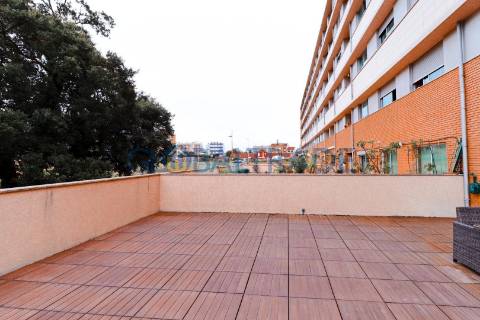 Apartamento T3 com terraço em Pedrouços