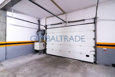 Apartamento T3 com terraço em Pedrouços