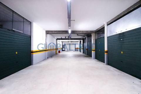 Apartamento T3 com terraço em Pedrouços