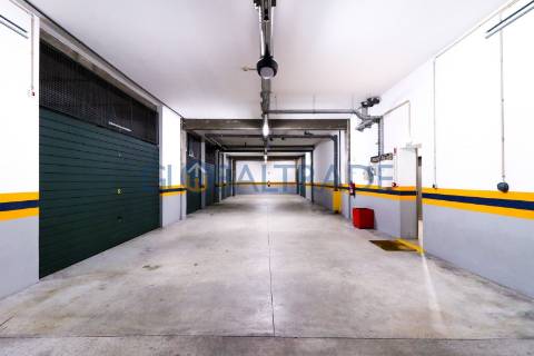 Apartamento T3 com terraço em Pedrouços