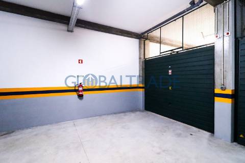 Apartamento T3 com terraço em Pedrouços