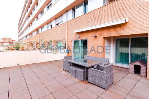 Apartamento T3 com terraço em Pedrouços