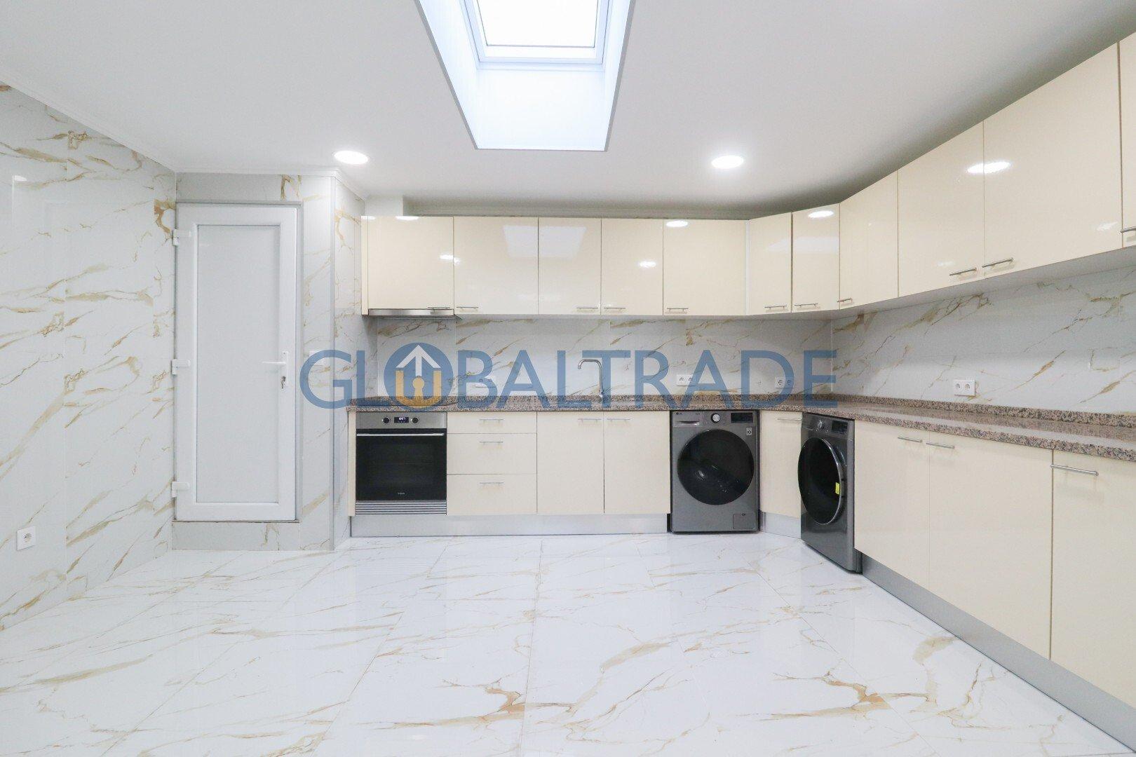 Moradia T3 Renovada em São Roque da Lameira